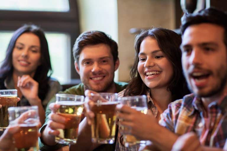Franquia de bar: 10 opções lucrativas para investir