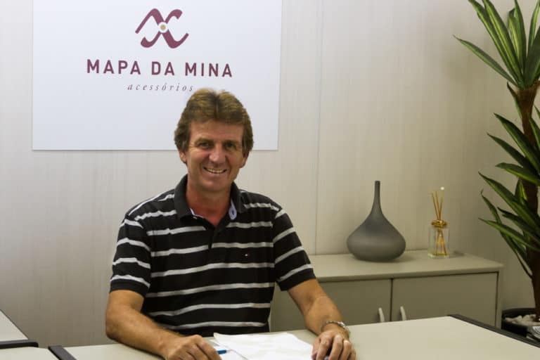 Empreendedor começa a fabricar joias em casa e hoje fatura R$ 12 milhões com franquia