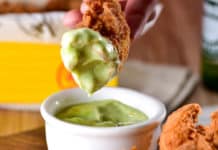 Com mais de 450 unidades dark kitchen, a ATW Delivery Brands comemora destaque no setor franquia n1 chicken 3