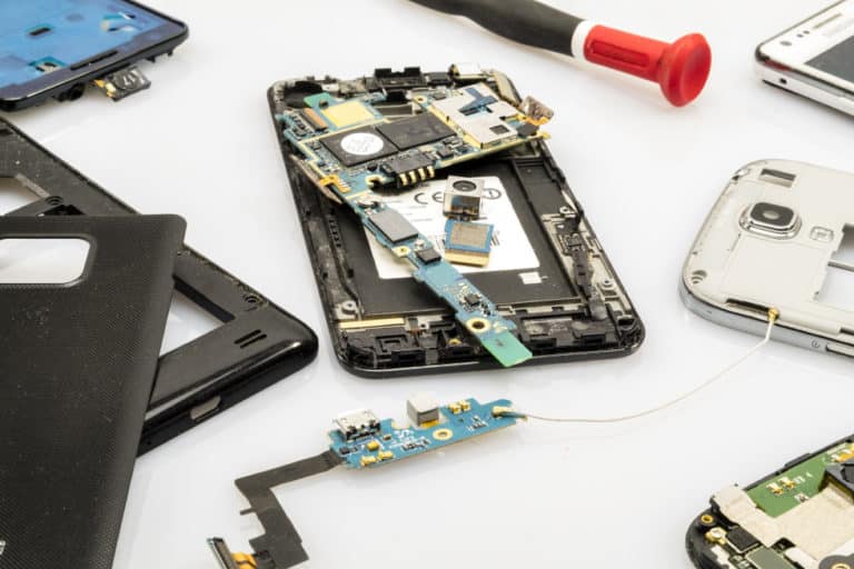 Franquia de conserto de celular: 13 opções lucrativas para investir!