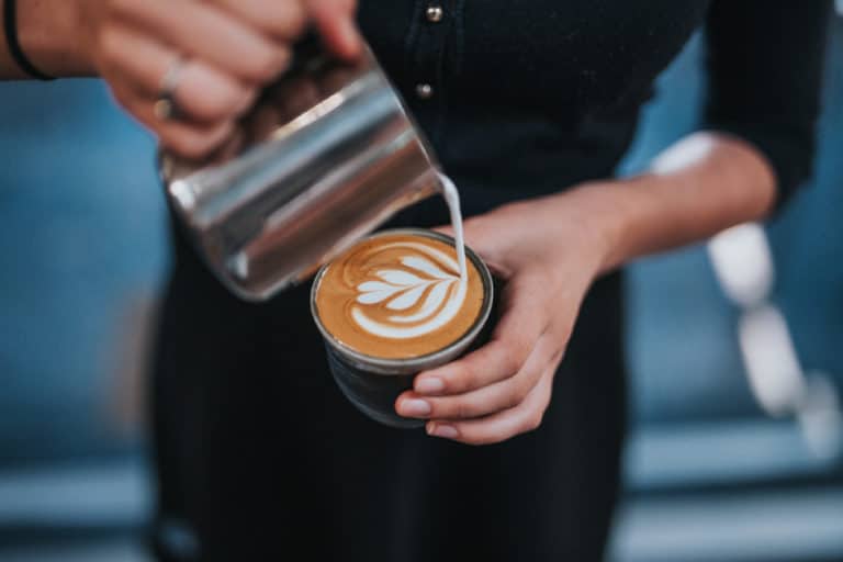 Franquias de cafeterias: confira 30 redes [com franquias baratas]