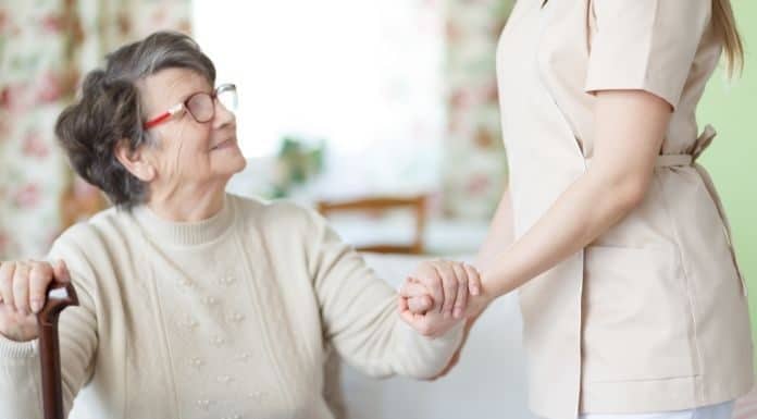 franquia acuidar aumento na procura de cuidadores de idosos