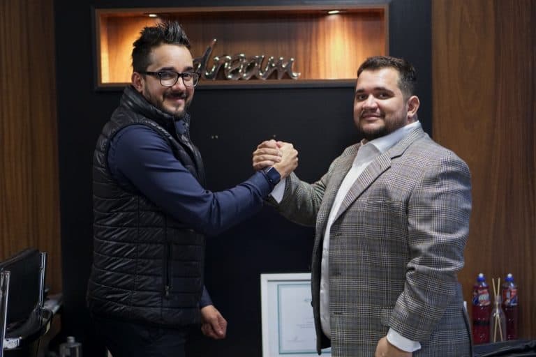 300 Franchising compra 50% da Loja de Franquia