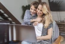 Com Bellaza, mães trabalham em casa com horários flexíveis com bellaza maes trabalham com horarios flexiveis